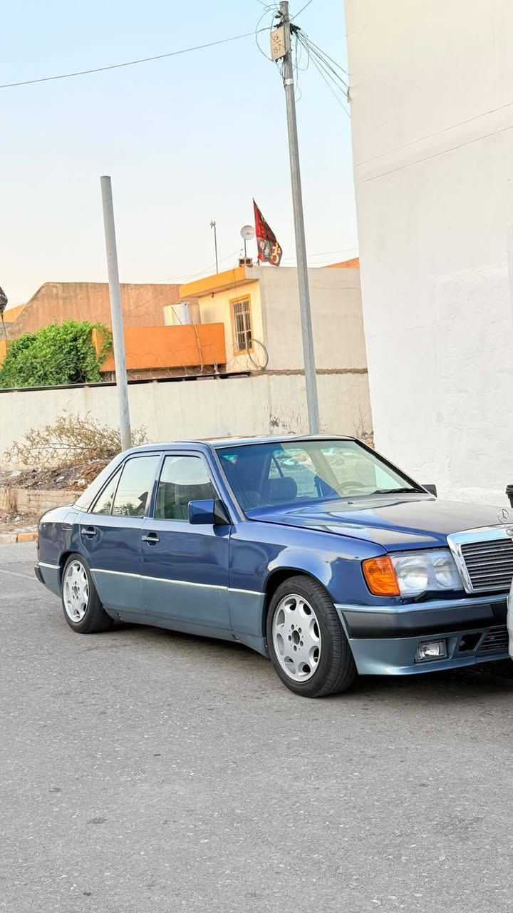 سلام عليكم للبيع مرسيدس دوب موديل 1992كير ومحرك بطه ففتي معمره بل كامل غرفه جديد سنويه منتهي سيارة نضيف تبريد منضومه جديد بس عايزها كوبريسر مكان السياره كركوك سعرها 65 وبي مجال اي استفسار اتصال ***********
