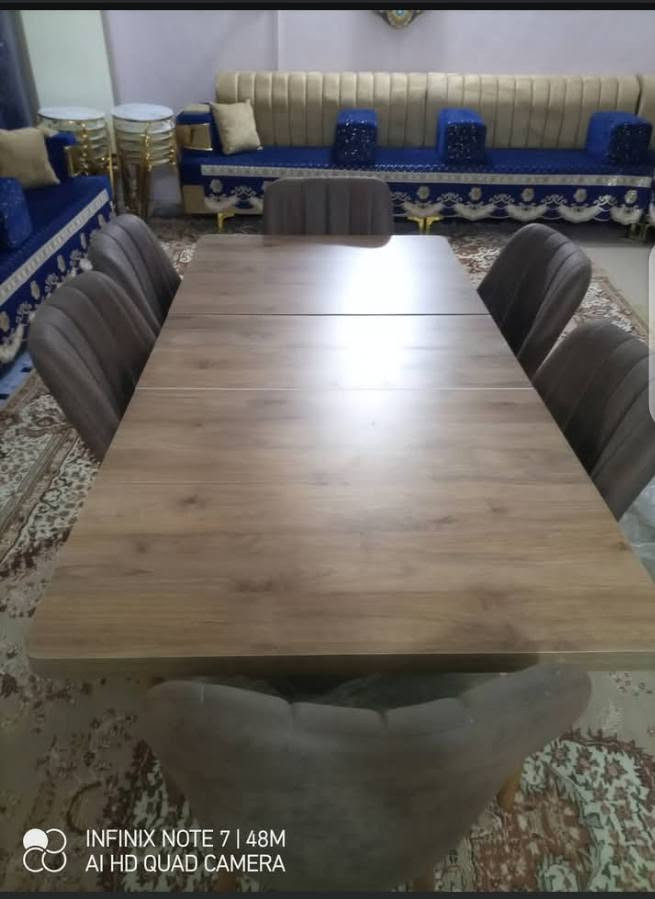 السلام عليكم  ميز طعام سلايت 6كراسي يتكبر ويصغر السعر 200 وبي مجال الاستفسار اتصال ***********
