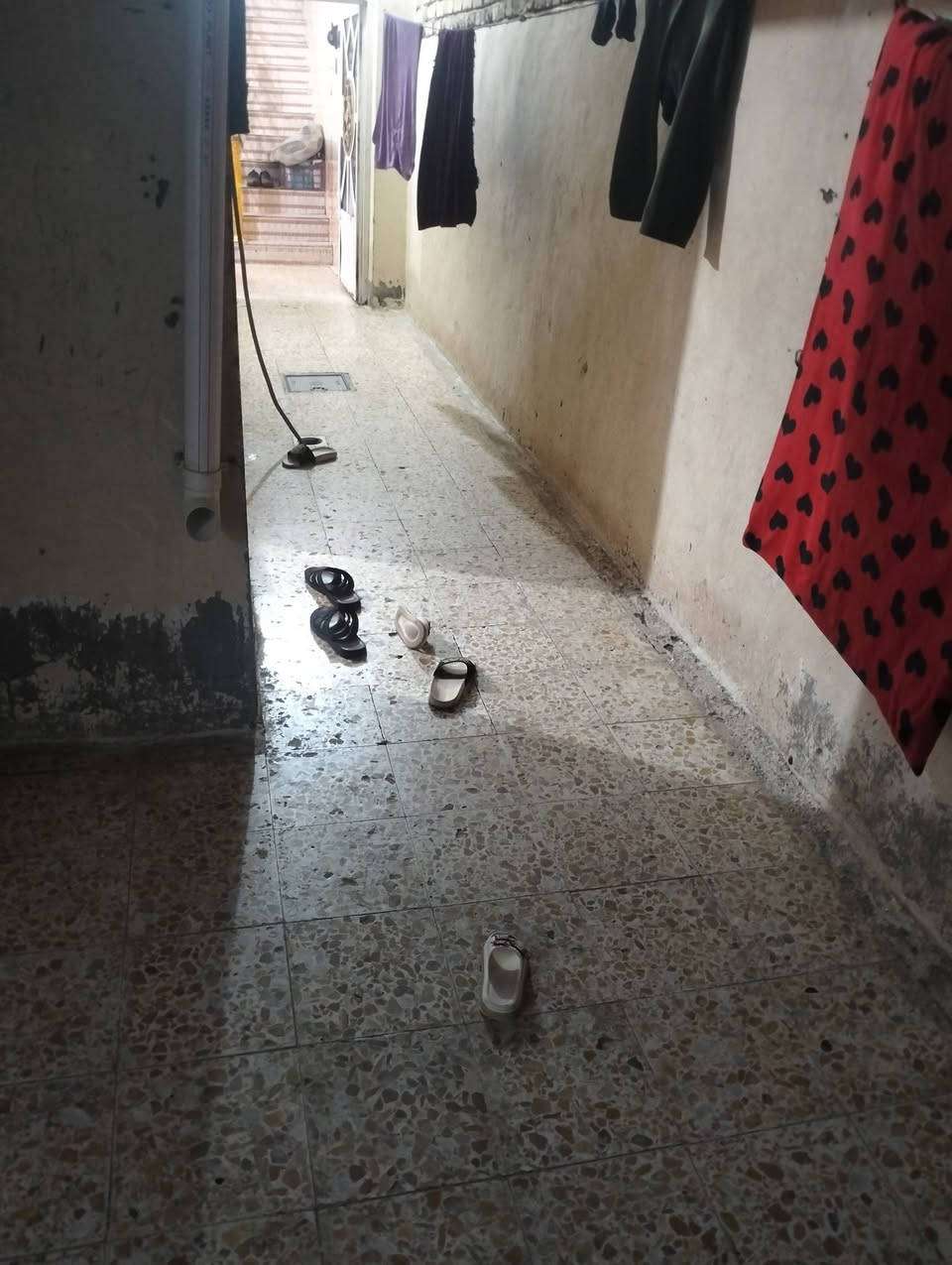 السلام عليكم بيت للبيع المساحه ١٠٠ متر
البيت يتكون من طارمه واستقبال وصاله وصحيات خارجيه وداخليه ومطبخ السعر ٦٥ وبي مجال العنوان الديوانية شارع ٦٠ قرب متنزه النرجس الاستفسار على رقم ***********
