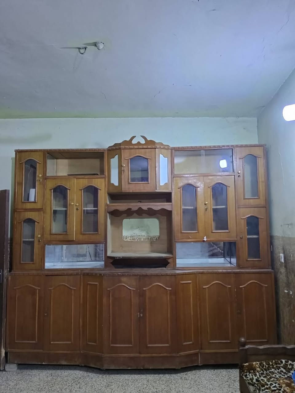 ياالله السلام عليكم اخوان
معرض طابقين نظيف للبيع
السعر ٢٠٠ الف وبي مجال
المكان بغداد حي النصر 
رقم الهاتف ***********
