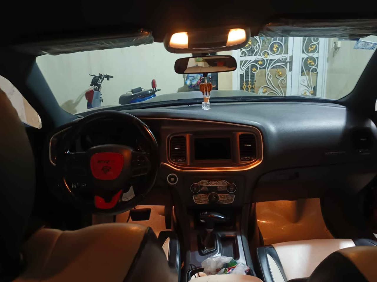 السلام عليكم
دوج جارجر 2021 SXT 
لاست كول اخر اصدار 
لون مشمشي 
شواصي مكفوله
مكينة V6 3600 
كير مكينة مكفول 
مواصفات معروفة
السعر 220 وبيه مجال
السيارة تو يل 
رقم السيارة بغداد بااسمي ثاني يوم احول
سياره ماشيه 143الف  تقريبن
عنوان بابل 
*********** المحمودية, بابل
