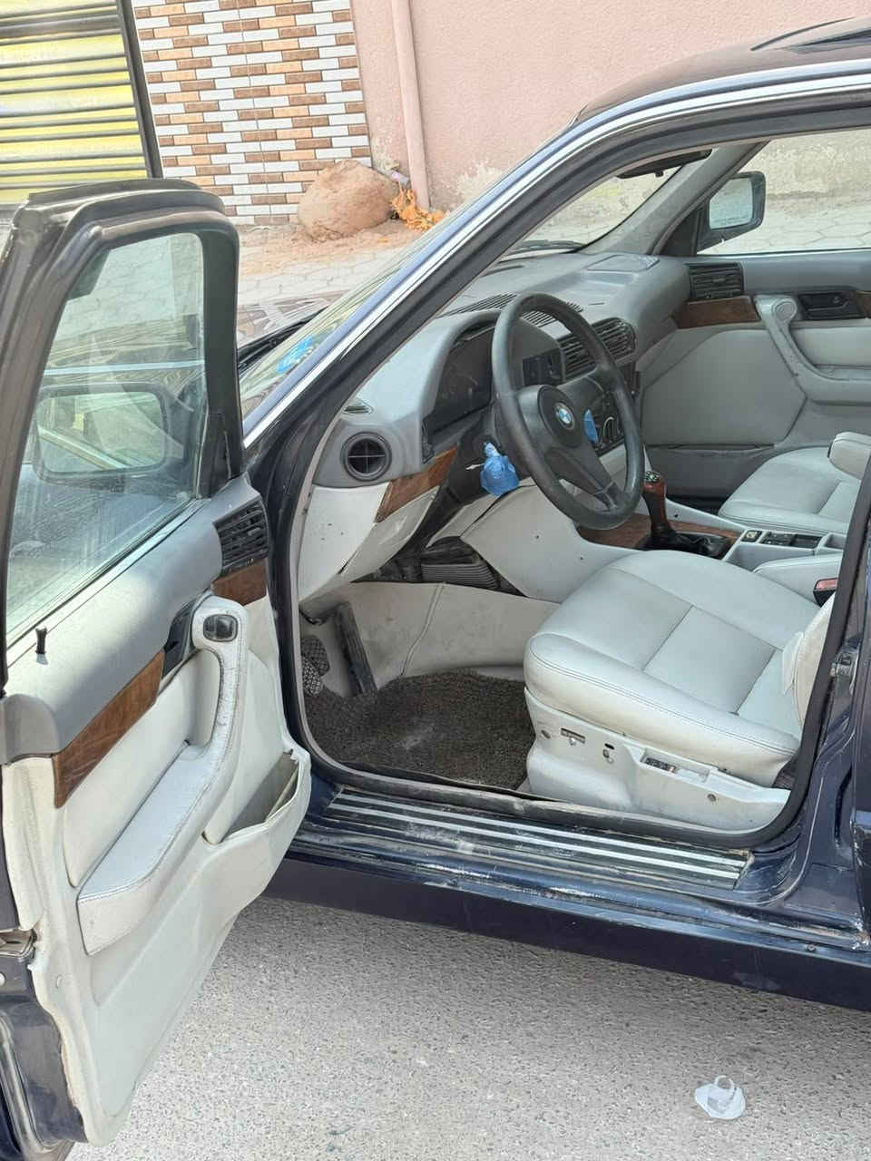 سلام عليكم بيئم 525 مسكر عدل اصل 25 كير عادي رقم اربيل سنويه صاقطه ضربه ما بيه مديل 92 مكاني نجف السعر 42وبيه مجال ***********
