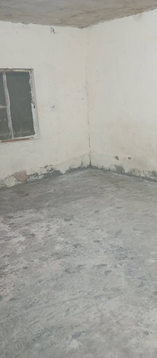 السلام عليكم
بيت للايجار بناء قديم من زمن عبد الكريم قاسم 
محتويات الدار غرفتين وصاله وحمام ومطبخ وطرمه 

العنوان نهر فليح ايجاره 150 غفل 
***********
