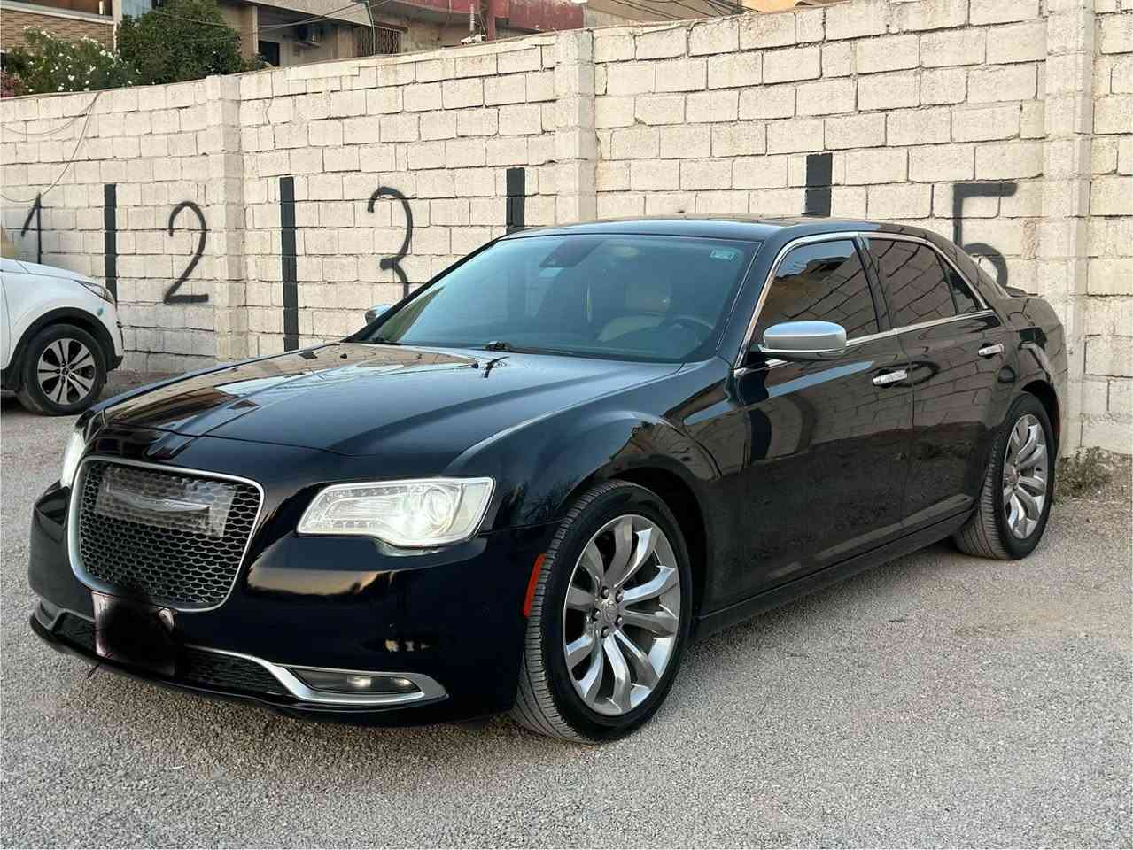 ئۆباما 300c پڵەس 2016 
ساخ فول مواسەفات 
ڕاداری یاوێنە 
ڕاداری خەتی جادە 
حاسەی پێش و دوا 
کامێرا 
کوشن هیتەر کوشن کارەبا 
کوشن سارد کوشن خەزن 
کوپ هۆڵدەری سارد و گەرم 
بەسمەی دەرگاو و شەغال 
سوکان هیتەر 
سەقف پانۆڕاما 
شاشە گەورەیە 
کامل تەحکومی سەر سوکان 
ناو زەەدی خلجی مواسەفاتی لە ئۆبامای مواسەفات فول بەرزترە 
ئیستراد خاسە و زۆر مواسەفاتیکەی هەیە کە باس ناکرێ 
ساخە یەک پارچەی بۆیاخە بێ لێدران بێ ناوگرتن سەیارە زۆر جاهیز و پاک و جوانە 
کۆدی هەیە (***********) السليمانية, العراق
