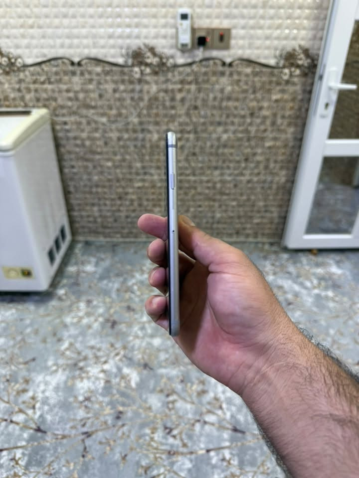 iphone 6G

64Gb

🔋100%

شاشەی بیلادیە

هەموگیانی ئیشەکات 

نرخ   ٥٠ هەزار بێ مەعامەلە

***********

