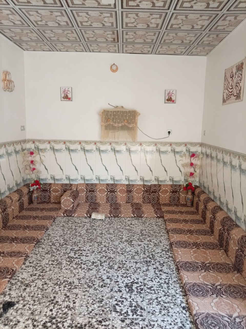 دار للبيع في البراكيه قرب حسينية الشفاعة، المساحه 120 متر يتكون من استقبال وغرفتين نوم ومطبخ وصالة كبيرة وحمام داخلي وخارجي والطابق الثاني صاله كبيره ارضية الدار كاشي د /١ ومكشوفات عدد 2
***********
