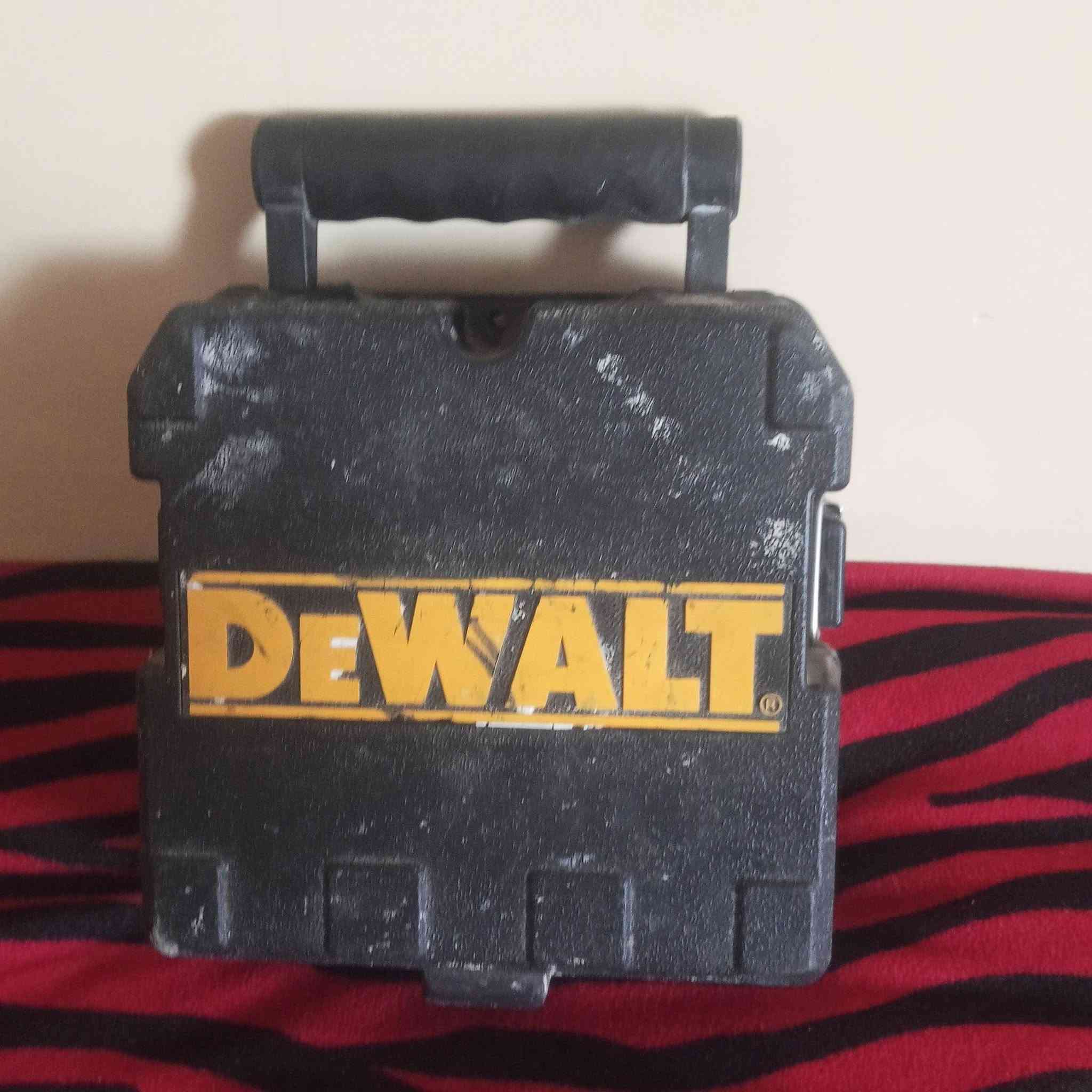 للبيع ميزان ليزر DEWALT أصلي
موديل 2017 - استخدام نظيف
مع الجنطة + 3 باتريات جديدة
الخط واضح 100%
السعر: 135,000 دينار نهائي
بغداد - ***********

