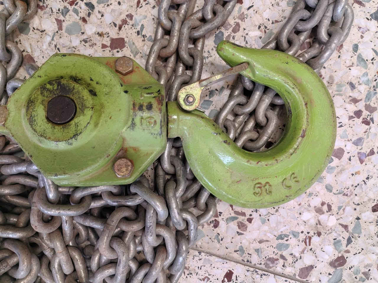 السلام عليكم ورحمة الله وبركاته للبيع بكرات رفع اسلنك 5طن اوربيات اصلي سلسله جريد ٨٠قطر ١٠ملم فولاذثقيل طويله جناكيل الرفع فولاذ ثقيل اصليات صناعه استرالي شرط النضافه والعمل العنوان النجف الاشرف ***********
