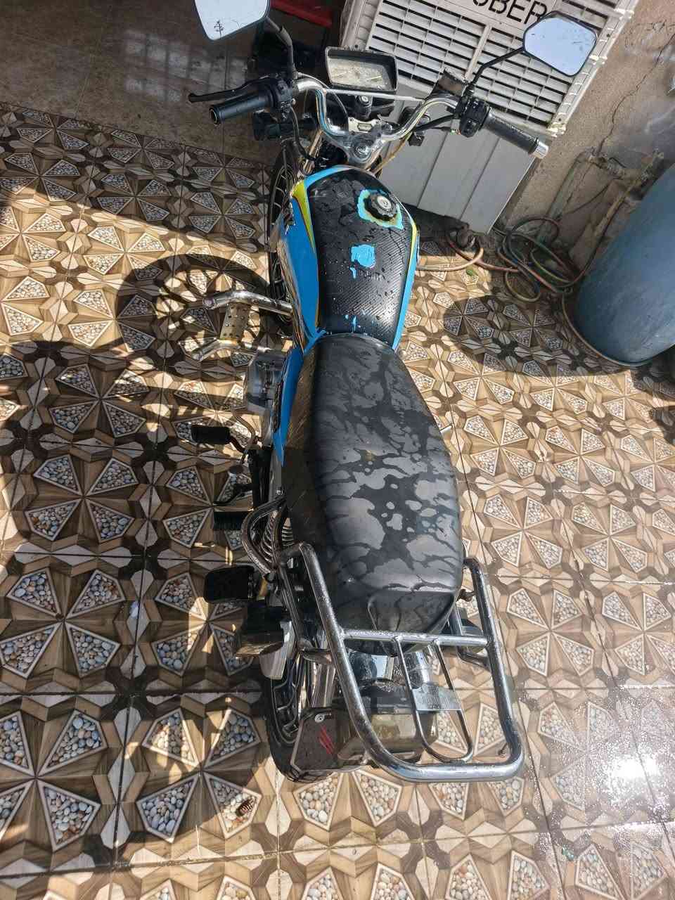 السلام عليكم شباب دراجه للبيع سونيك موديل 23 محرك 150 كهربائيات كلها شغاله نقره سلف السعر 650 وبيها مجال العنوان الدجيل اتصال على هذا الرقم***********
