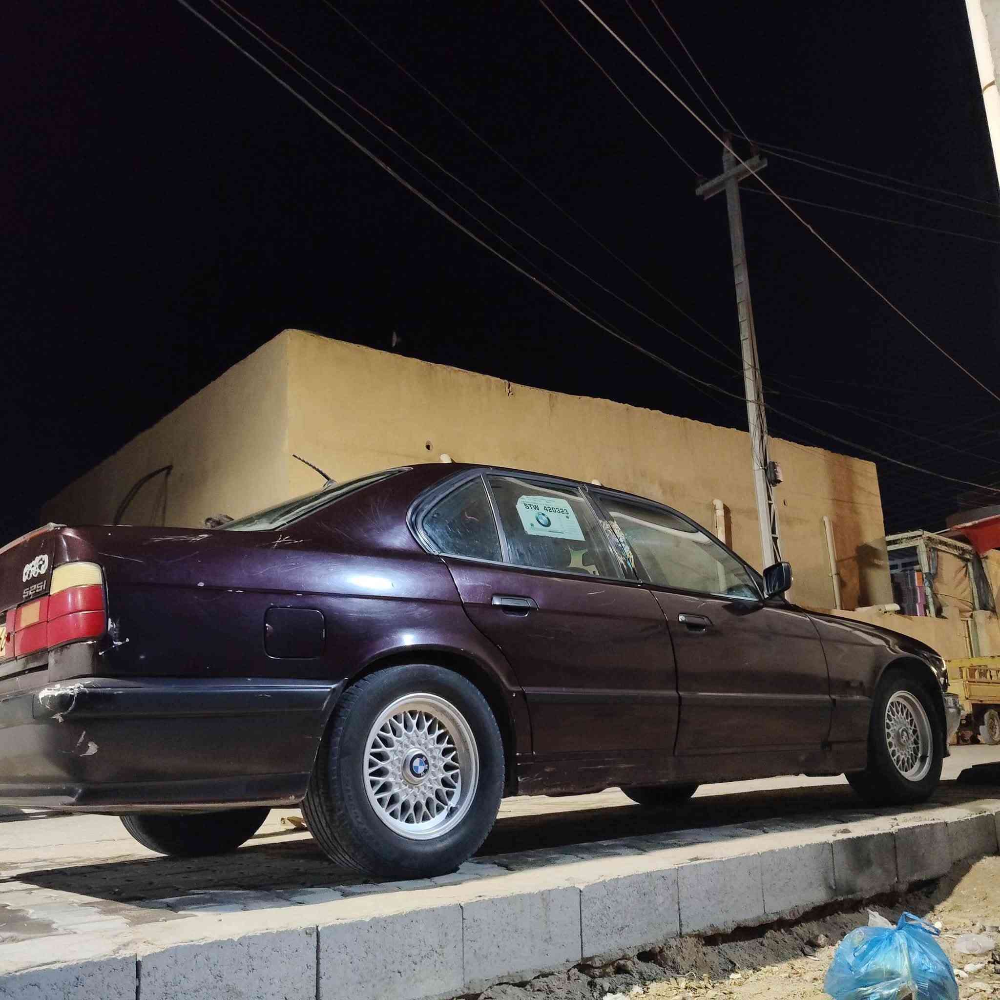 سـلام عليكم
Bmwللبيع 525i V6
مديل1992
رقم دهوك راعيها بـ أربيل
سنويه للـ2029
محرك وارد مسكر فانوس قبل شهرين شادينه 
كير جديد وارد اللماني قبل شهر شادينه ،
تبريد نقصه بس كمبريسر
اكسل جديد
السياره عليها ويل خليه جديد
تخم تاير جديد
 وبيها فتحه بانوراما
برده خلفيه 
كهربائيات كلها شغاله 
عليها شاشه كار بلي 
السعر:45 ورقه
مكان السياره البصره ابي الخصيب
للاستفسار:***********
