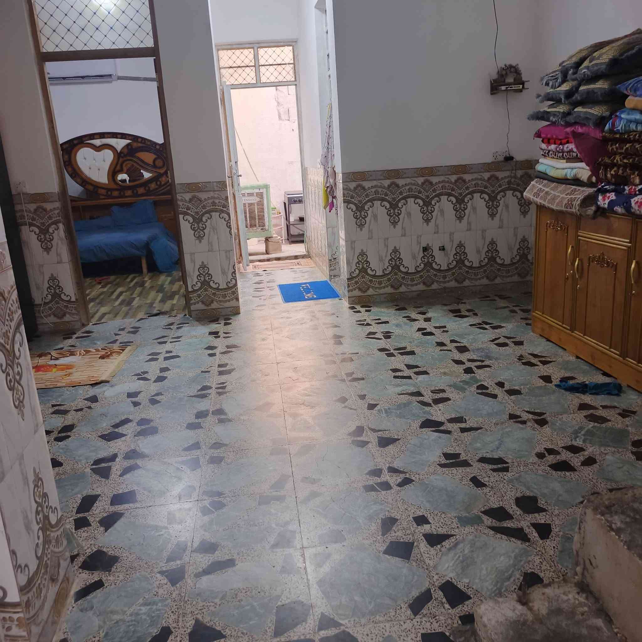 السلام وعليكم
بيت البيع في حي بتول الزراعي مساحته 150متر بشارع ابو ثلاجات ثالث فرع تواصل ***********
