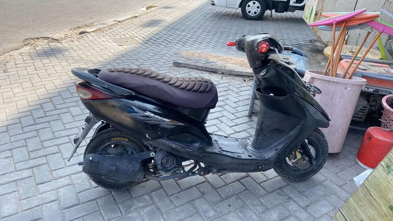 دراجة بريز للبيع كهربائيات شغالة دراجة يحتاجلة ترتيبات بسيطة للاستفسار *********** مكاني بغداد الزعفرانية
