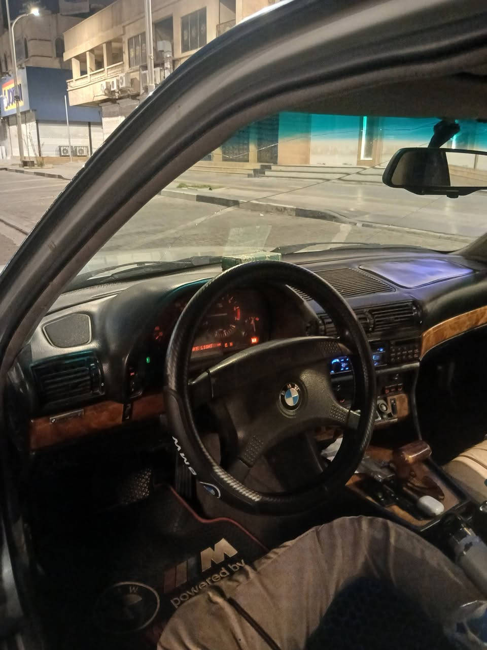 السلام عليكم
BMW E32 1991 730
محرك ٧٣٥ مفتوح ٦ سلندر بحاله جيده 
كير تمام 
صبغ عام جماليه بدون ضربه قويه 
تخم تاير جديد 
باتري جديد 
غرفه جلد اسود جديده لاشك ولا شي
بطاين بيبان جدد 
حداده ٨٥% 
تبريد شغال 
دبل جام 
دبل جكمجه
دبل ايرباك 
السياره مال جناي 
رقم بغداد الجديد سنويه منتهيه
شرط التحويل 
يحتاج الها ملاحضات بسيطه بسبب عدم التفرغ 
سعرها ٤٨ وبيها مجال قليل او المراوس بتكسي 
مكاني البصره 
*********** 
*********** 
متواجد واتساب
