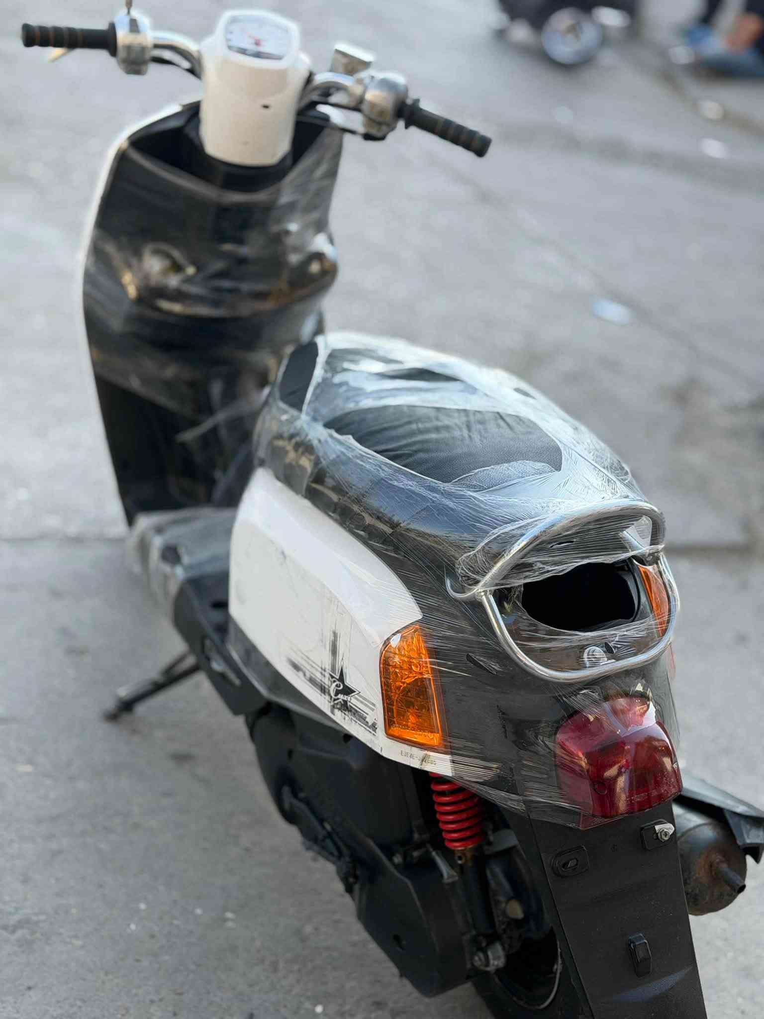 بەناوی خوای گەورە
پۆلیسی یابانی اسڵ مۆدێل 2006
مەکینەی بەشەرت و بێ کێشەیە
کەڤەری بیلادیە نەگۆڕاوە
کارەبایاتو سلفو کامل مەزبوت 
ماڵی دۆستەو مەزبوتە هەموو گیانی
نرخی 550 و مەجال
شوێن چەمچەماڵ
ژ.م ***********
