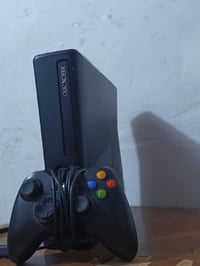 إكس بوكس 360 سوبر سلم هارد 250 جوستك2 ألعاب 8  كامل ملحقات للبيع عنوان...