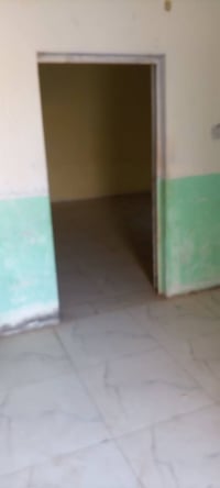 بيت للبيع • ١٨٠م • غرفتين