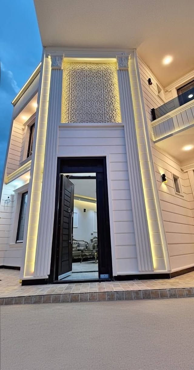 زبائننا الكرام 🙋‍♂️
نوفر لكم تشكيلة واسعة من مستلزمات الديكور الخارجي (الفوم) المقاوم للظروف الجوية، مع إمكانية التنفيذ والتجهيز بكافة القياسات:
🔹 إيتمام الكوبلن والتاج:🔥
متوفر بجميع القياسات من 6 سم حتى 30 سم لتناسب كافة الفتحات والشبابيك والأبواب.
🔹 تاج الإنارة:🔥
تصاميم مميزة تعطي لمسة جمالية وفخمة للواجهات، متوفرة بكافة القياسات.
🔹 الدنك (الأعمدة):🔥
متوفرة الآن بأنظمة إنارة وبدون إنارة لتناسب ذوقك وتصميم واجهتك.
💡 لماذا تختار الفوم الخارجي؟
 * عزل حراري ومقاومة للرطوبة والعوامل الجوية.✅️
 * خفة وزن وسهولة في التركيب والطلاء.✅️
 * مظهر حجري فخم بتكلفة اقتصادية.✅️
📍 للاستفسار والحجز:
يرجى مراسلتنا عبر رسائل الصفحة أو الاتصال على الرقم: 
***********
📌 العنوان: [بابل _المحاويل_الشارع العام_مقابل جامع الامام علي _مجمع هندسة الديكورات _اصباغ فاوري التركية ]
