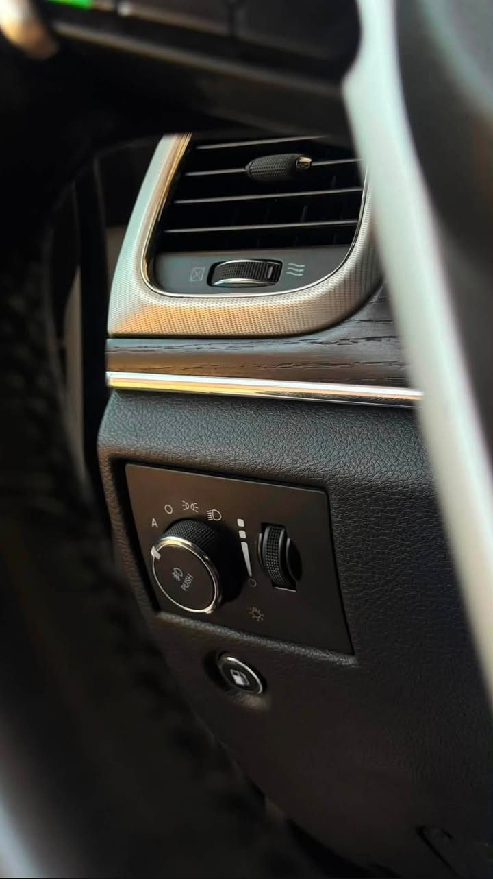 سلام عليم جيب jeep سومت 2020

امريكي حادثها جاملغ وبنيد

محرك 8 سلندر 5700 هيمي

مواصفات
جكات
حساسات امامي وخلفي وجانبي
نقاط عمياء
بانورما
كاميرا خلفية
نظام كاربلي
ستيرن كهرباء وتدفئه
فور ويل
كشنات تبريد و تدفئه
كشنات خلفية تدفئة
صندوق كهربائي
رادرار امامي
مري كهربائية
وبعد مواصفات هواي

رقم بغداد مشروع وطني

ماشيه 165 كيلو

مكاني البصره
***********
