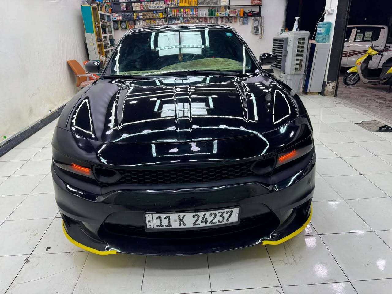 السلام عليكم
تشاجر sxt  2018
سيارة كفاله عامه لا ضربه ولا تبديل 
فقط بارد كد شبر بالجاملغ الامامي 
حادثها سرقه كشنات 
رقم بغداد جاهزه ما تذب ربع عليها 
بأسمي مداور ثاني يوم 
السعر 205 مع مجال بسيط
مكاني ناصريه مركز 
***********
