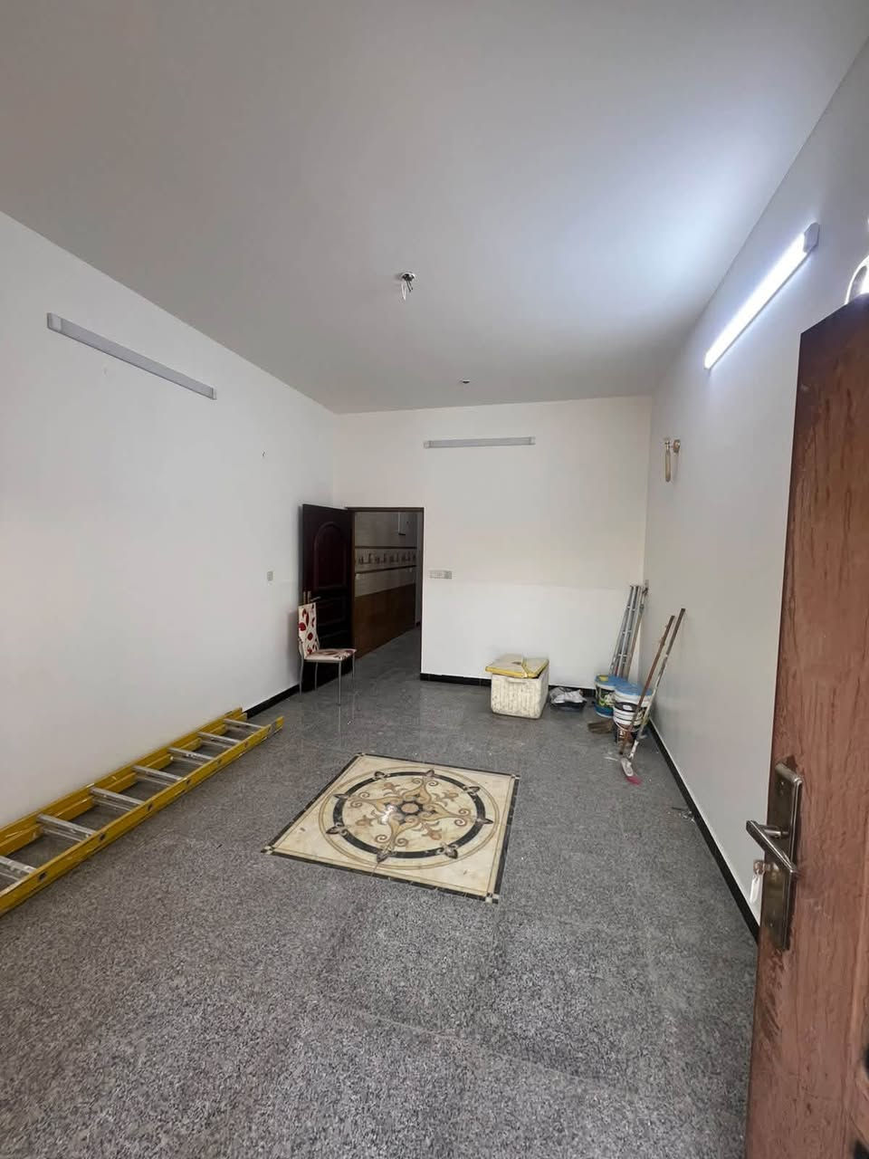 🏡 للإيجار – بيت سكني بمساحة 80م²
بيت مرتب ومناسب للسكن، يتكون من:
🔹 3 غرف نوم  
🔹 صالة  
🔹 مطبخ  
🔹 خدمات  

📞 للاستفسار والحجز:
مكتب المصطفى للاستثمار والتطوير العقاري  
***********
***********
#للإيجار #بيت_للإيجار #عقارات_بغداد #السيدية #عقارات_السيدية #عقارات_العراق #بغداد #الكرخ #مكتب_المصطفى #استثمار_عقاري #تطوير_عقاري
