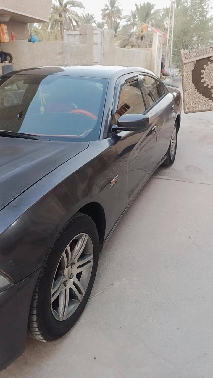 جارجر موديل ٢٠١٣ بيها قطعتين صبغ وقطعتين كلير اثر جراد
مكينه جاهزة _ صدر جاهز _ تخم تاير جديد
عليها منظومه زنون كلش مرتبه 
سيارة بيها ملاحظات بلكشر مالها مثل ما موضح بصور
عارضها ١٢٥ مكانها بغداد او ديالى _ ***********
