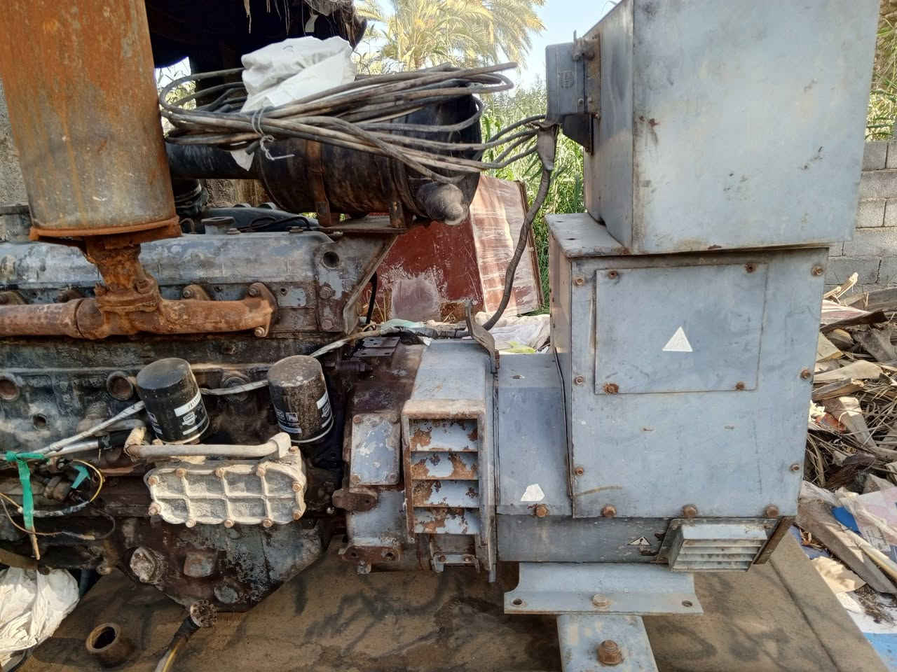 افيكو 104 اصل مولدة بيها تبخير بي ما تنقص راس تولد 80kva سعرها مناسب للتواصل ***********
