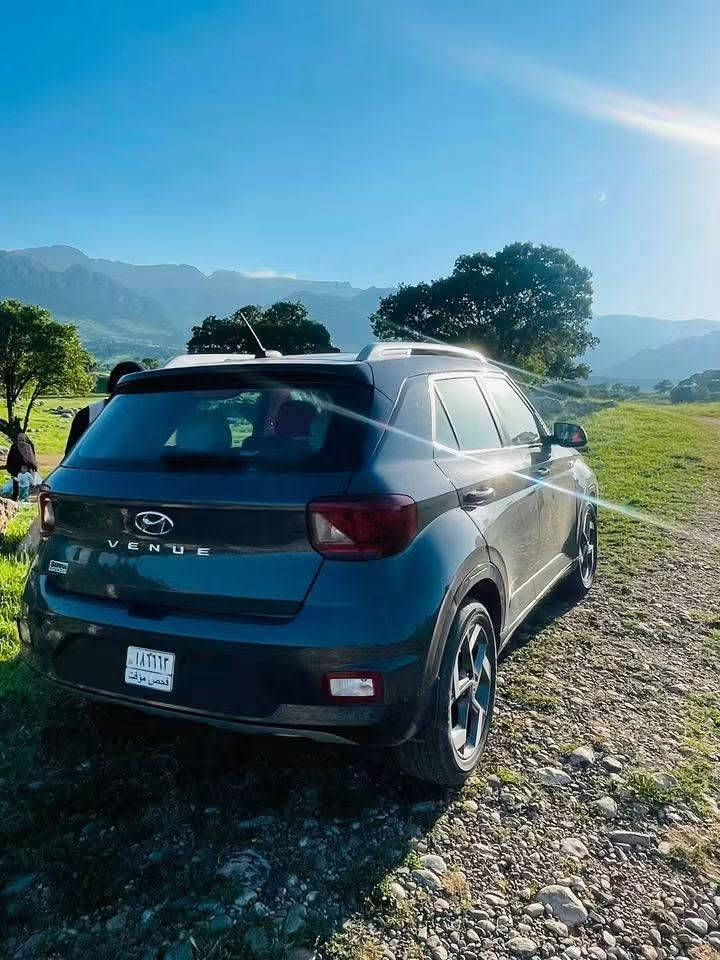 #موديل_2024
هونداي فينو 

بدون رقم 

  المواصفات 

1- بصمة  

2- تشغيل عن بعد

3- داخل لونين 

4- شاشه كبيرة كامرة دوارة 

5- فول  تحكم ستيرن جهتين  

 6- ويل كروم 

7- شاشة كبيرة كاربلي +اندرويد 

8- نظام انذار

9- مانع انزلاق

10- تراكشن منحدرات

11- وضعيات قيادة  3

12- رادار تحذير جانبي 

13- رادار خلفي

14- رادار امامي

15- تحديد مسار 

16- مكينة 1600 دبل نوزل

17-تدفئه كشنات

18- حساس خلفي

19_قيادة ذاتية

 و السيارة ماشيه 17 الف   و الحادث خفيف صور الحادث مرفقة مع الصور  السعر120وبيها مجال

***********
