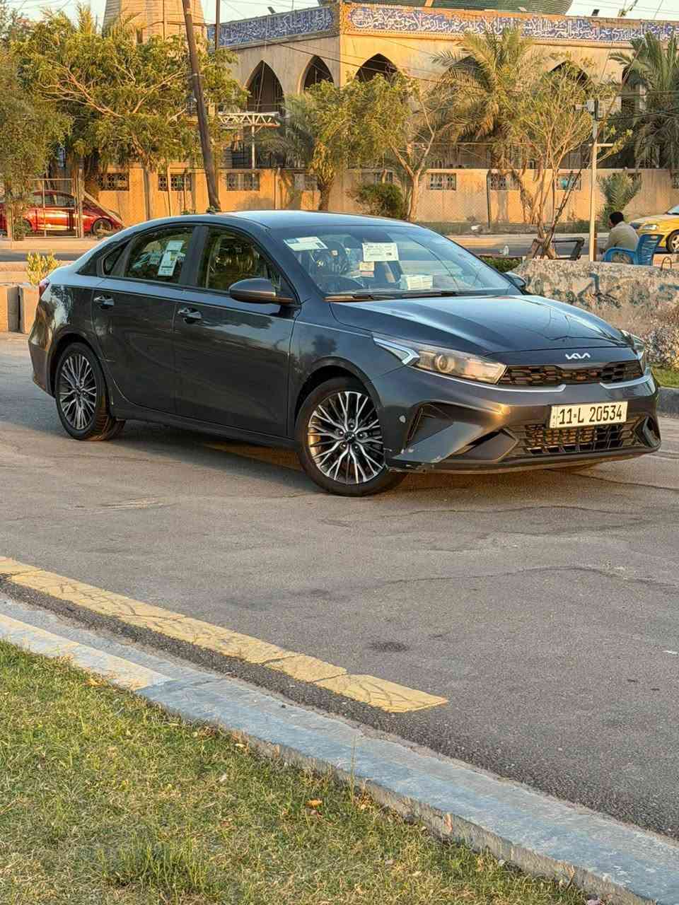 سلام عليكم 
فورتي مديل 2022 سياره جديده مابيه اي نقص بيه صبغ ربع الجاملغ  الأمامي وبارد بالنيد ماشيه 80 ك م مواصفات السياره تحكم ستيرن شاشه كأمره ثلاث انظمه قياده منظومه زنون وبعد هواي مواصفات كير مكينه كفاله تخم تاير جديد باسمي تحويل والسونار بالمنشور بيه تصليح بسيط بشاصي السعر 125  وبيه مجال العنوان البياع تقاطع درويش  هاتف***********
