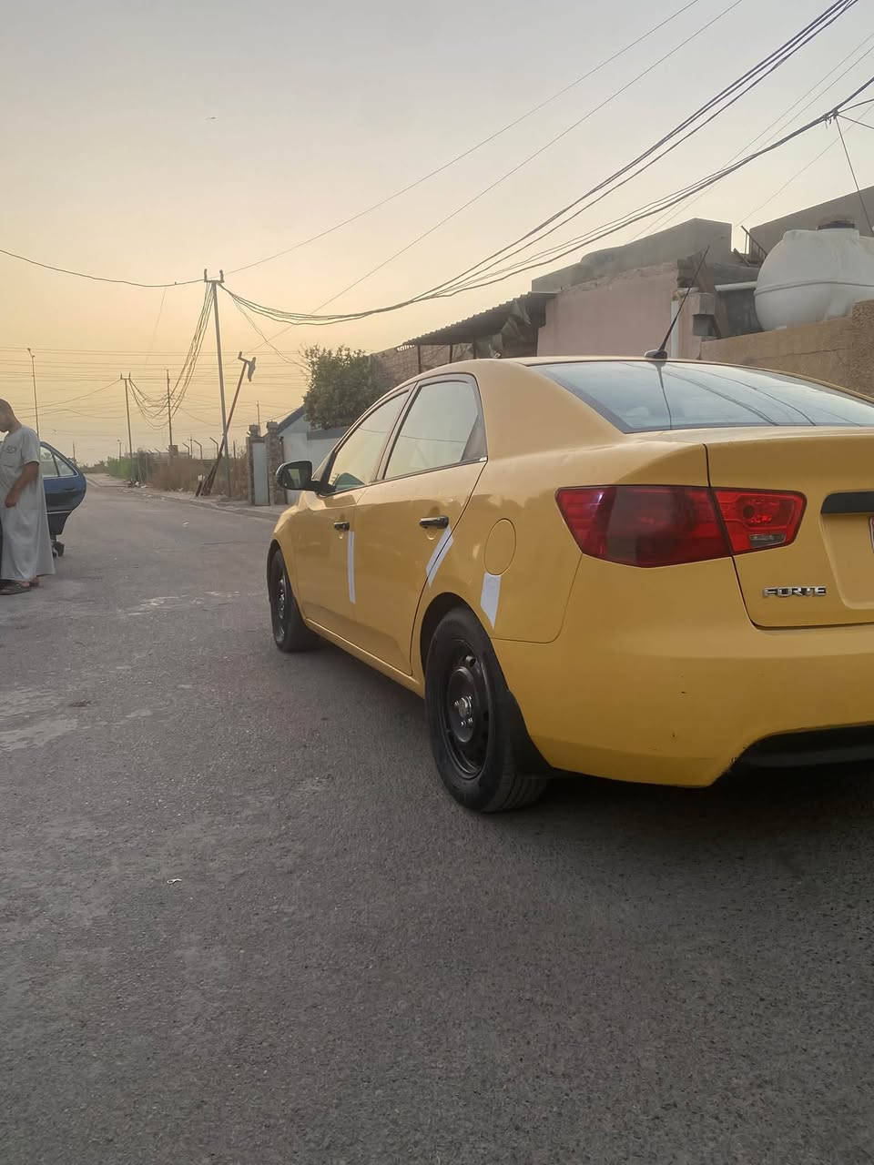 السلام عليكم شباب
فورتي موديل ٢٠١٣ 

مكينه جديده قبل ٣ اشهر شاده السياره ليبل واحد حادثه حافه البنية وراجع نفسه مابيه اي نقص السياره مكاني بغداد المدائن قرب قاعه أوسكار 

السعر ٧٨

 ***********
