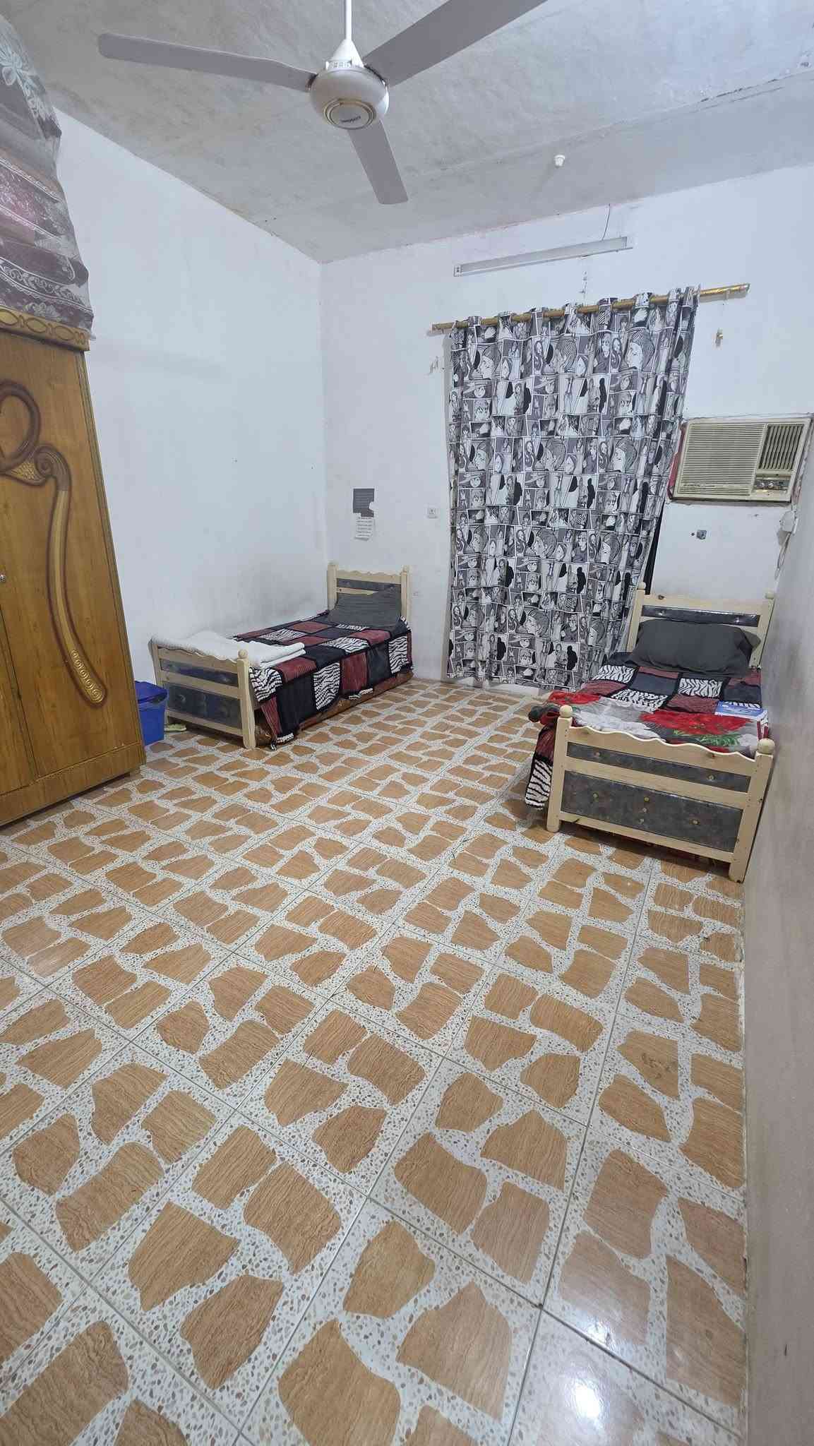 بيت للبيع طابو صرف
بيت طابو صرف ملك مساحه 330 يحتوي على 3 غرف كبار وحده سويت 
يحتوي على ديوان كبير مساحه 10×4
يحتوي على استقبال و موزع مساحه 6×5
يحتوي على 2 صحيات 
مطبخ 5×5
 في القرنه هور السعد مقابيل مدرسه سامراء بيت كامل طابق واحد 
و الطابق الثاني واصل للرباط بناء طابوك  لبيت     رقم ***********

