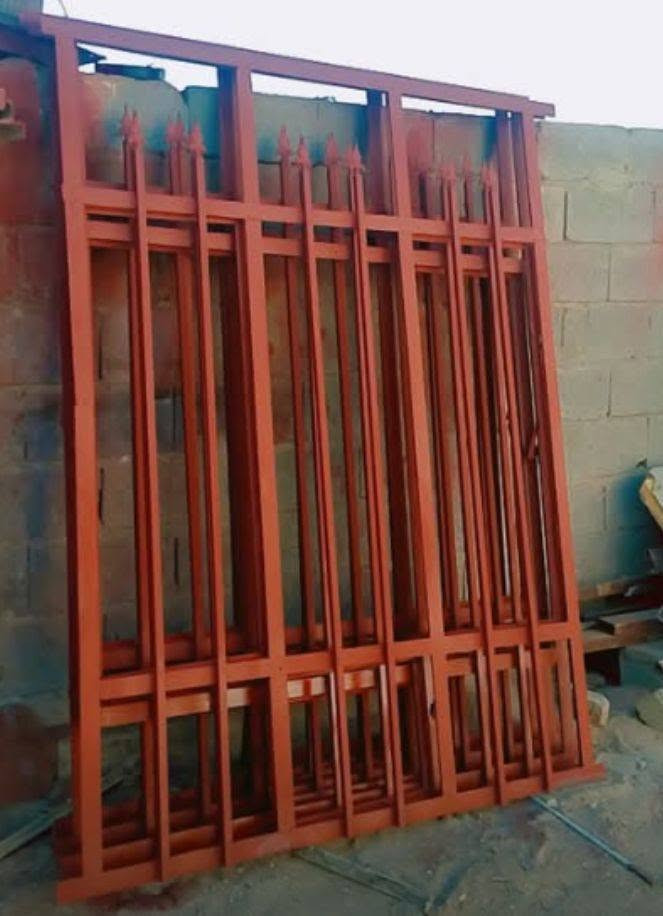 شبابيك • ٤ قطع • ارتفاع ٢م