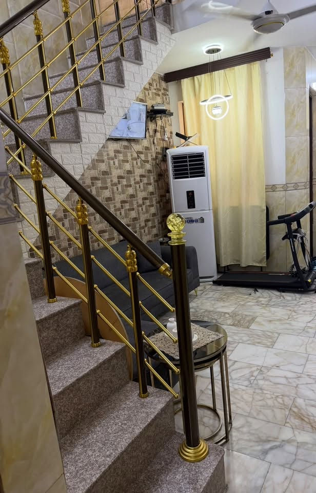 السلام عليكم بيت للبيع مساحة ٧٠متر واجهة ٣ونص نزال ٢٠الطابق الأرضي استقبال هول مطبخ خدمات والطابق الثاني غرفتين نوم وحمام الموقع الامين الثانية قريب الفلكة المشجرة  للاستفسار واتس اب او اتصال ***********
