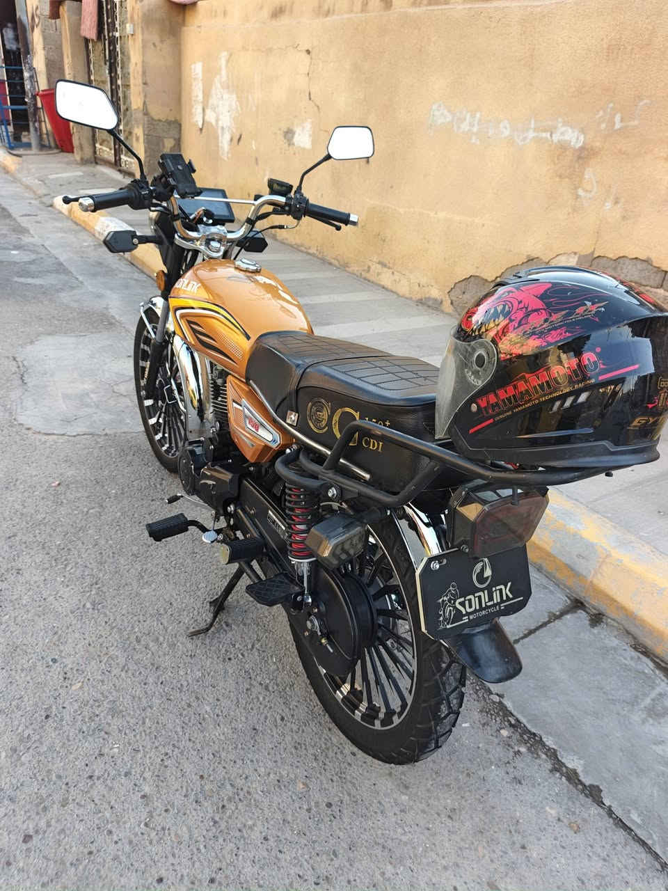 سولنك موديل 25 دراجه جديده كفاله عامه من كلشي محرك كفاله شرط  لون مميز تايرات شركه نصبته كلش حلوه تراي ومعدل فول العنوان فلوجه شهداء السعر 925 وبي مجال حك جيتك فقط واتساب او اتصال ***********
