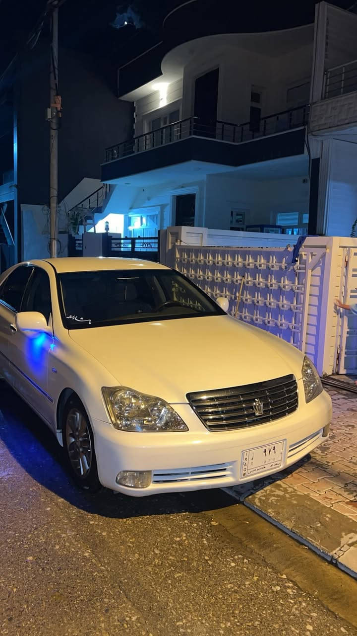 شاهينه ١٨٢ رؤيال بؤ فروشتن 
موديل ٢٠٠٨ دوو پارچه ي بوياخه بي ناو گرتن ٣ دووگمه ي ساج مه له كيوو په رده مشته ري تيل بكه كودي بؤكراوه به شه رتي كؤد ***********
