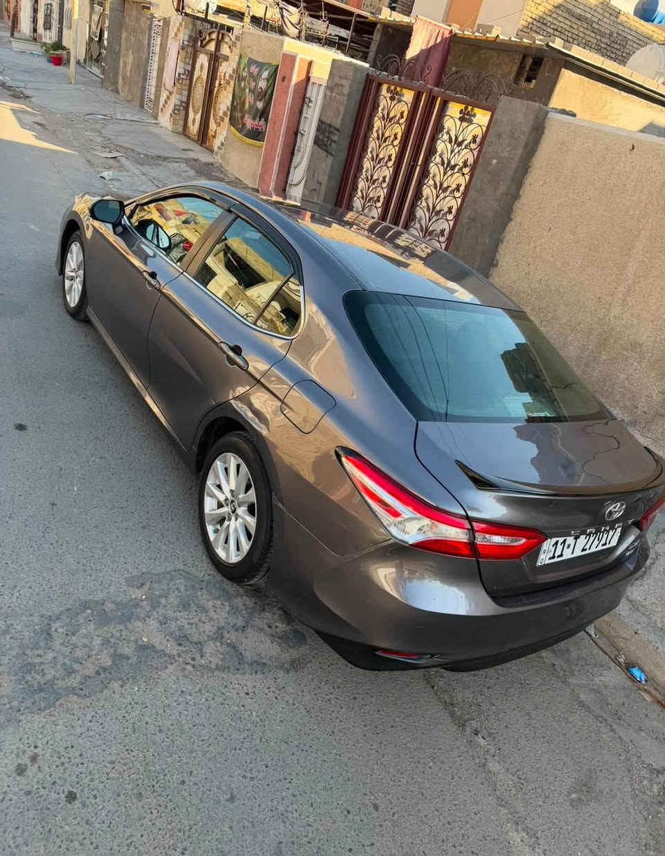 السلام عليكم 
تويوتا كامريLE 
السعر١٤٠ وبيها مجال 
موديل2019 رقم بغداد الجديد بسمي  
عداد المسافة 73 الف
حجم المحرك 4 سلندر2.5L  بانزين 
صور السونار داخل المنشور 
وصور الحادث كذالك 
مكينة كفاله من كلشي والكير كذالك 
حداديه صدر جديده تخم تاير جديد 
السيارة نظيفة كلش وجديدة  متعوب عليه 
الاستفسار ***********
العنوان بغداد
