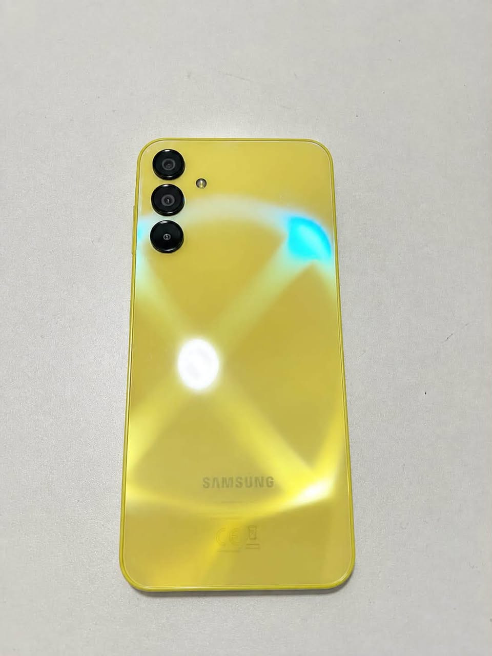تلفون سامسونجA15 للبيع
نضافة 99 
بطارية 5000 
ذاكرة ١٢٨ 
شاشة ٦.٥ Amoled
تايب سي 
أندرويد ١٦ احدث إصدار 
ما مفتوح ابد بلادي الجهاز 
السعر ١٣٥ بي مجال بسيط 
مكاني بغداد دورة مهدية الثانية 
*********** استفسار واتساب
