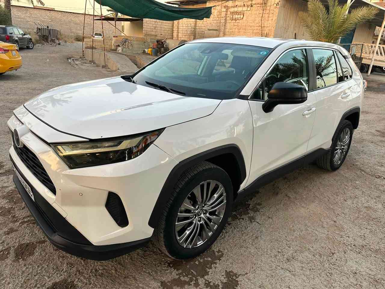 راف فور ابيض رقم بغداد مو يل 2023  مواصفات le ماشية 50 الف ميل ويل 19 ضررها موضح بالصورة السيارة نظيفة وضورها حلو وسعرها مناسب للاستفسار الاتصال على الرقم التالي 
***********
