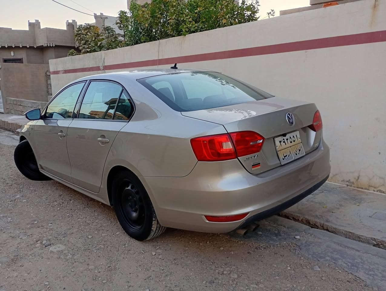 جيتا موديل 14 محرك 20 بدون توربو يعني تنفس طبيعي بي أربع قطع بخ بدون دواخل بدون ضربه سقف بي رصعات دفتر بنزين بي هم سعر 85 اتصل على رقم ***********
