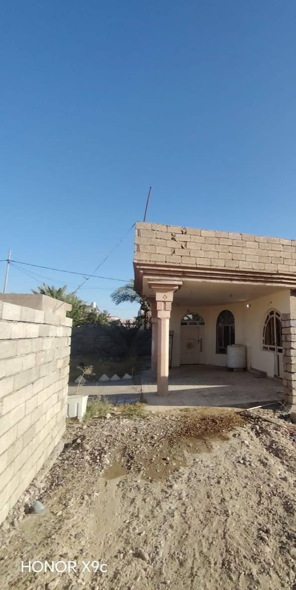 السلام عليكم يوجد بيتت 🏠 مع قطعه  ارض الموقع  بيجي
قريه المزرعه 

المساحه البيت 400 مساحه الأرض 300

يتكون البيت من 3 غرف نوم

مع مطبخ + استقبال+هول+صاله 

كاعيه البيت الداخليه والخارجيه كاشي 

السعر55 قابل للتفاوض

للستفسار ***********////:
‭***********‬

@إشارة
