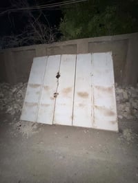 باب دفتري • حديد • نضافه ١٠٠٪