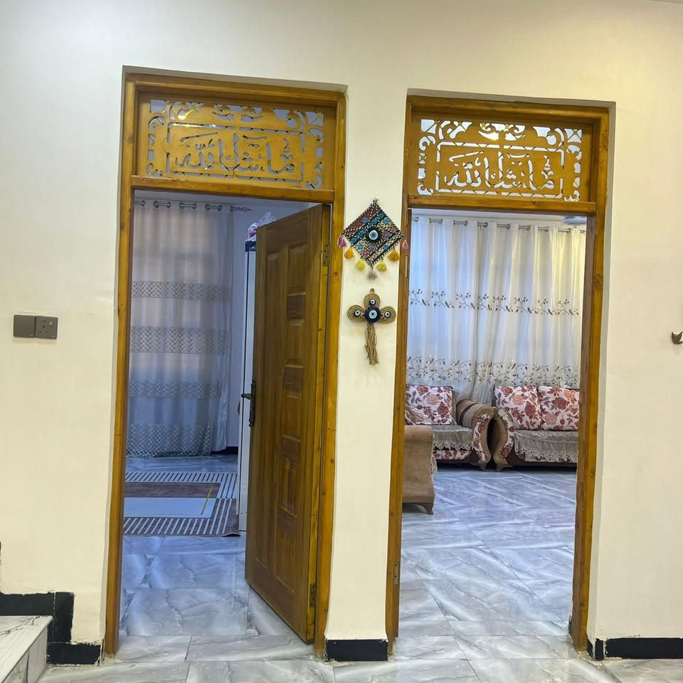 السلام عليكم  بيت للبيع
غرف ارضي عدد (2) طابق ثاني غرفه سويت 
مساحة(400) بناء (180)
الأرض سند (25)  📍الموقع (ناحية المشاهدة خلف جامعة الرشيد ) اتصل على الأرقام واتساب *********** ***********
