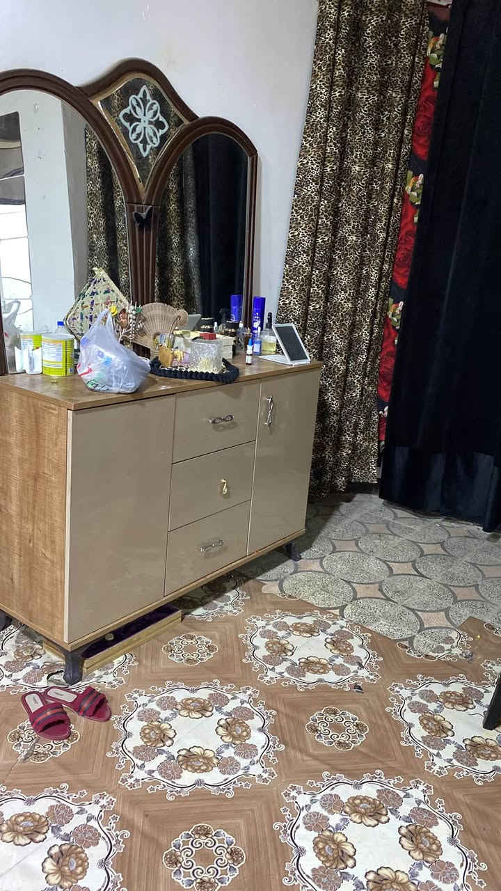 للبيع ابيع شلع لشراي والي يريد مفرد هم ابيعله كلمن وسعره الستفسار ***********
