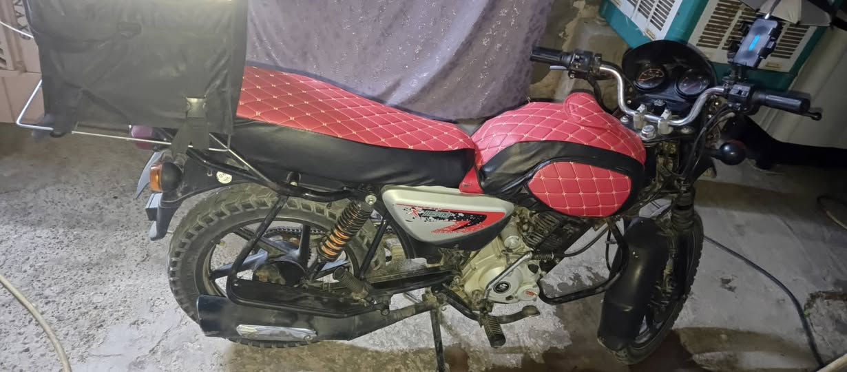 سلام عليكم دراجه بوكسر جبلي البيع موديل 22شهر 7 دراجه بوكسر بس ردلها ترتيب بصيط محرك مكفول فقط مبدل ضاقطه او واشر بس اوراق كامله اصوليه سعرها مليون 150او بيها مجال بصيط مكان بغداد الحسينيه الرقم ***********
