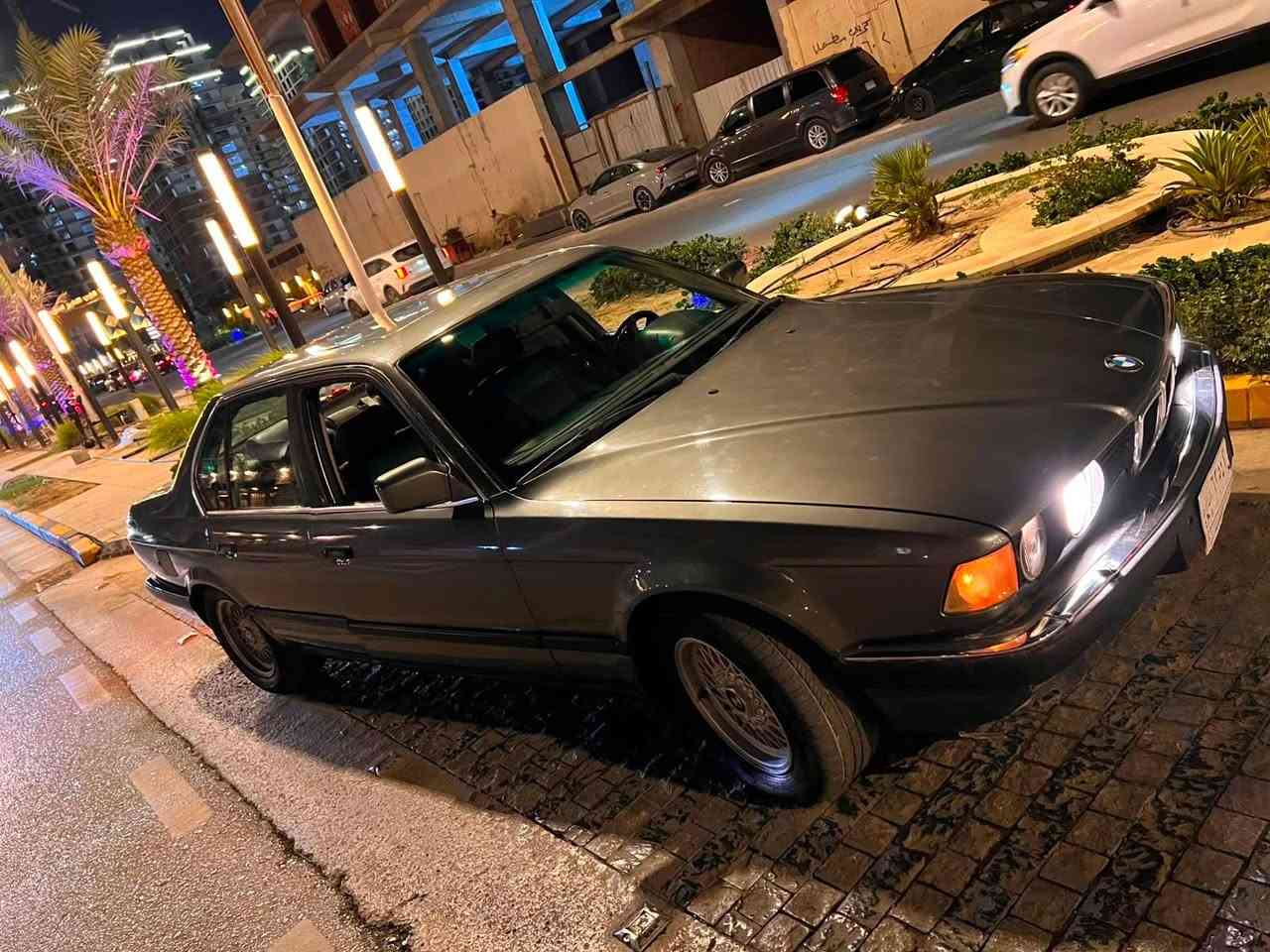 للبيع BMW 1990 🔥بدون حادث 
مصبوغه عام للجماليه وصبغ مرتب 
السياره غرفتها حلوه 
تبريد يحتاجله صيانه بي ليك 
السعر 45 وبيها مجال

مكان السياره اليرموك 
***********
