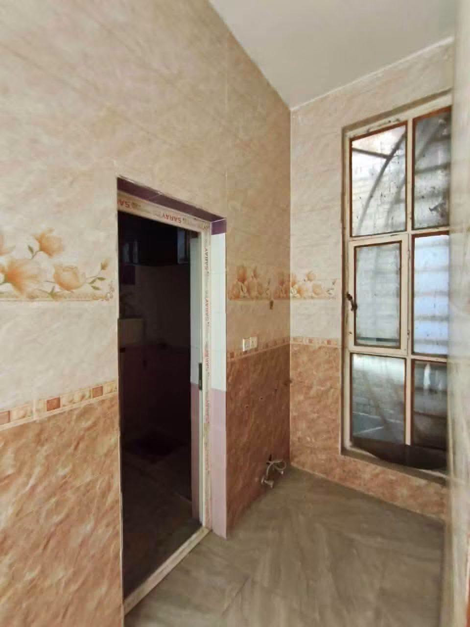 الديوانية حي الجامعة • ٢١٠م² • كراج داخلي