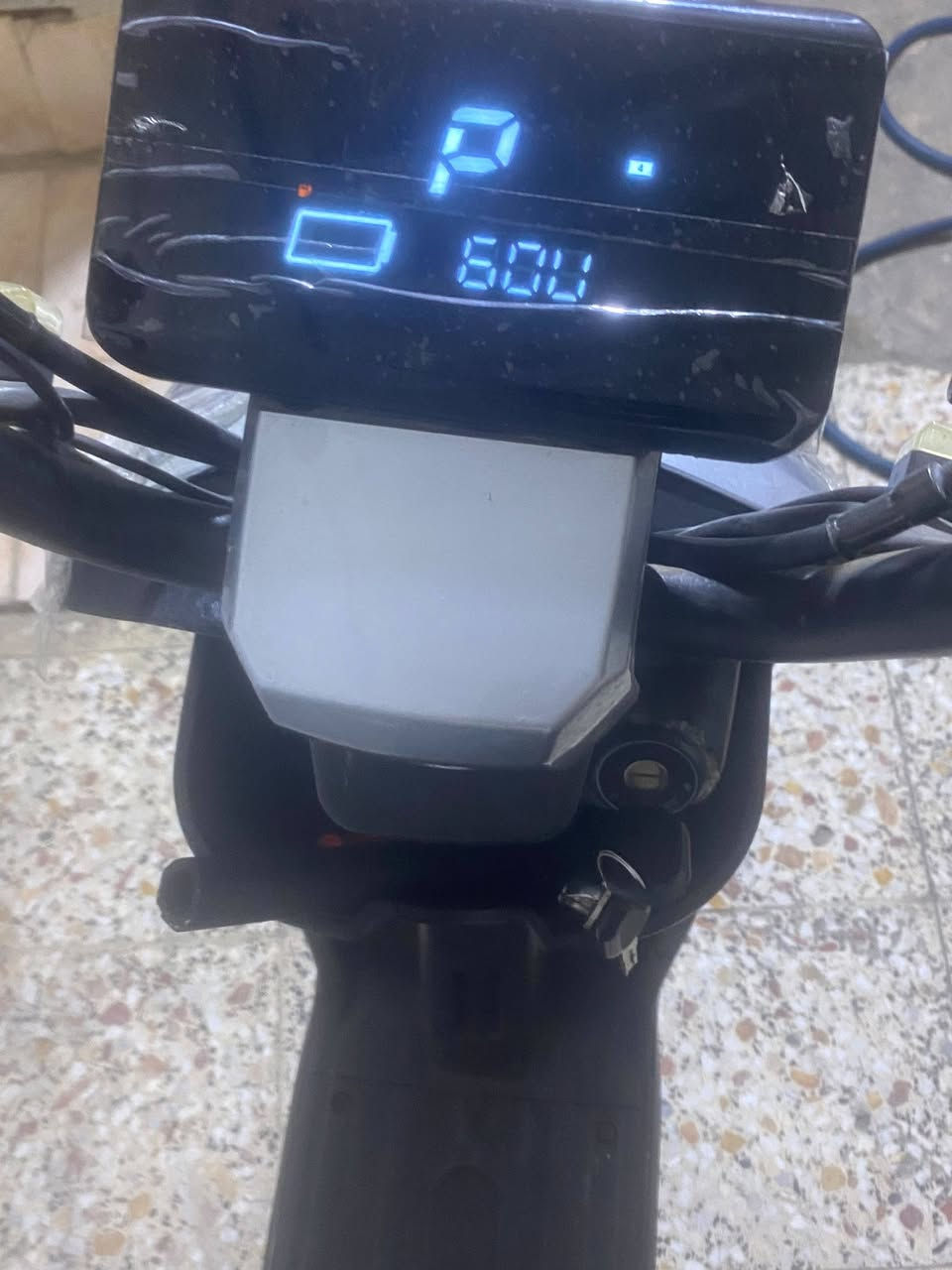 دراجه نوع R9 الدراجه شغاله مابيه شي كلشي موضح بالصور لا تكلي صوره بس بطاريات متفوخه 16امبير كوريا MR  بس تمشي وكلشي مابيه كلشي بيه شغال كلشي موضح بالصوره الدراجه خير من الله الشراي تفيده السعر 220وبيه مجال للشراي العنوان بصره قبله الرقم ***********
