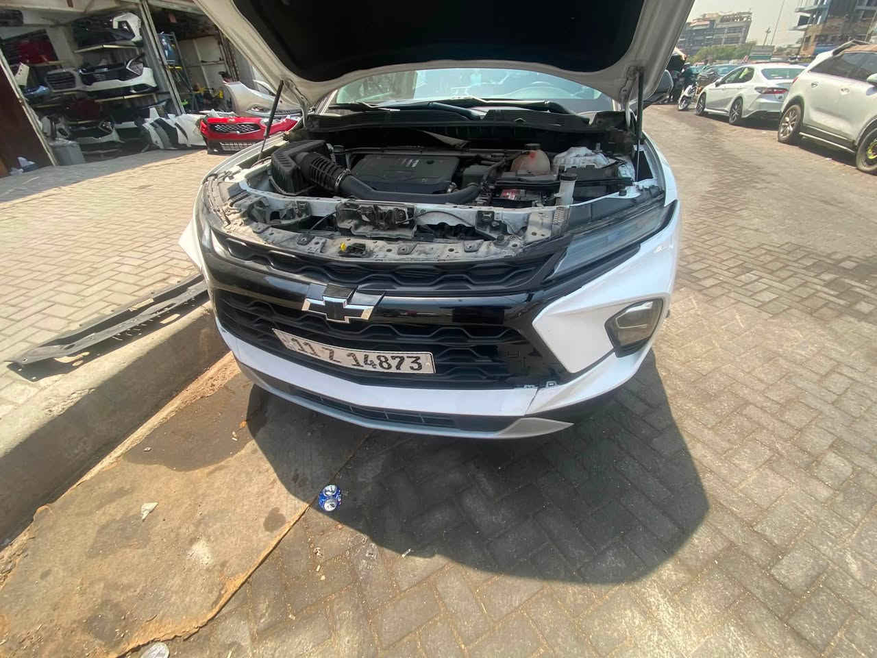 لقطات من العمل على سيارات الزبائن الكرام 
من داخل محلات لؤي العربي ✅ 
لقطع الغيار الأمريكية الجديدة والتفصيخ " 
يوجد لدينا توصيل لكافة محافظات العراق 🇮🇶 
ماعليك الا التواصل معنا عبر ارقامنا الظاهره 
او في الواتساب 🌿
***********
***********
من الله التوفيق والرزق ♥️
