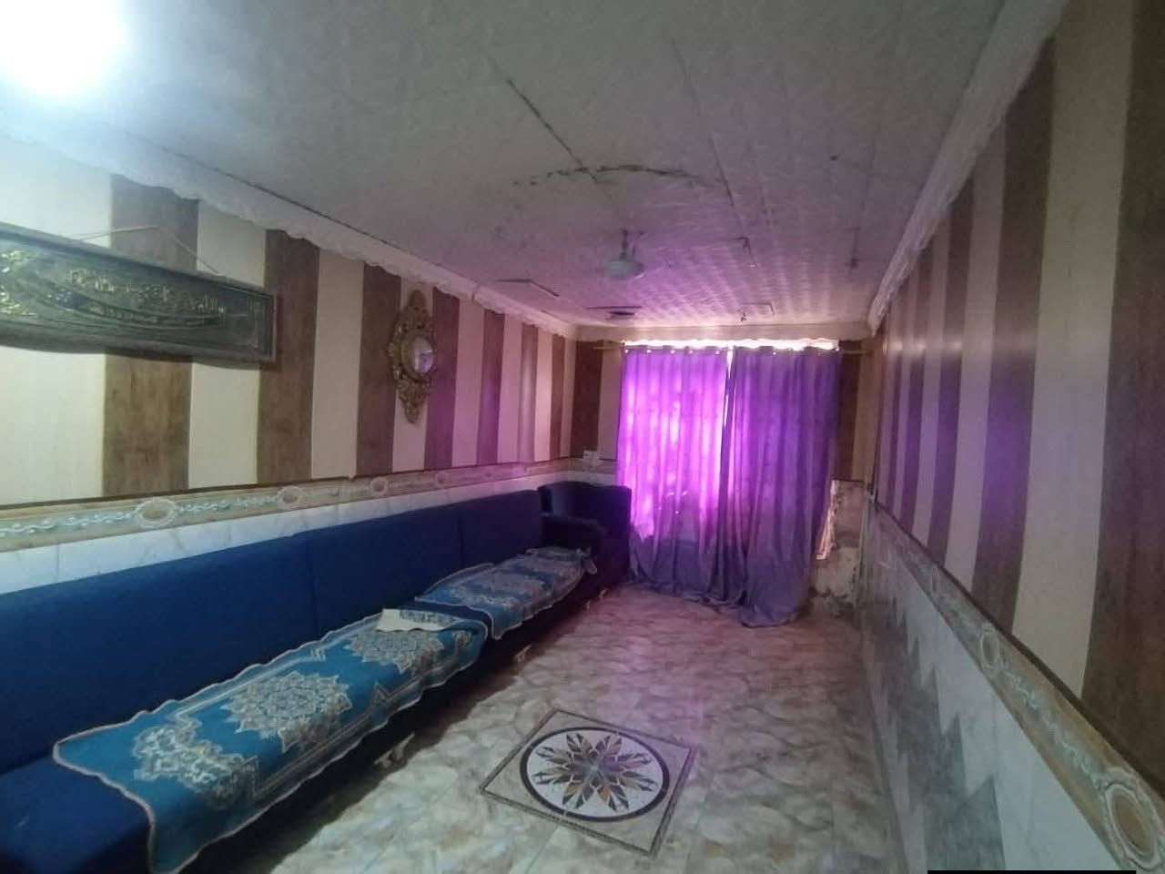 السلام عليكم دار للبيع طابو صرف باسمي
 مساحة 130 متر طابقين الطابق الأول  مطبخ غرفه نوم وصاله واستقبال وطارمه وصحيات داخليه وصحيات خارجيه ومنور ورا البيت طويل
 والطابق الثاني غرفه نوم وصحيات وصاله وسطح ومطبخ
 العنوان بابل موقعه بين المهندسين وبين الأكرمين يعني بنص منين متريد يطلعك
السعر 90 مليون وبي مجال وسعره مناسب جدا 
 للاستسفار ***********
