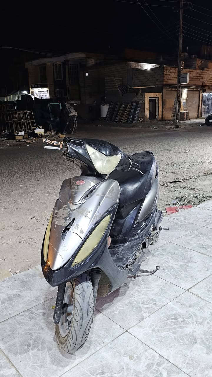 جي فور للبيع
الهندر ما يشتغل ونقصها باتري وتشتغل سلف 
محركها ناعم وشغال ابيع كوم حديد 
السعر ١٥٠ 
***********
