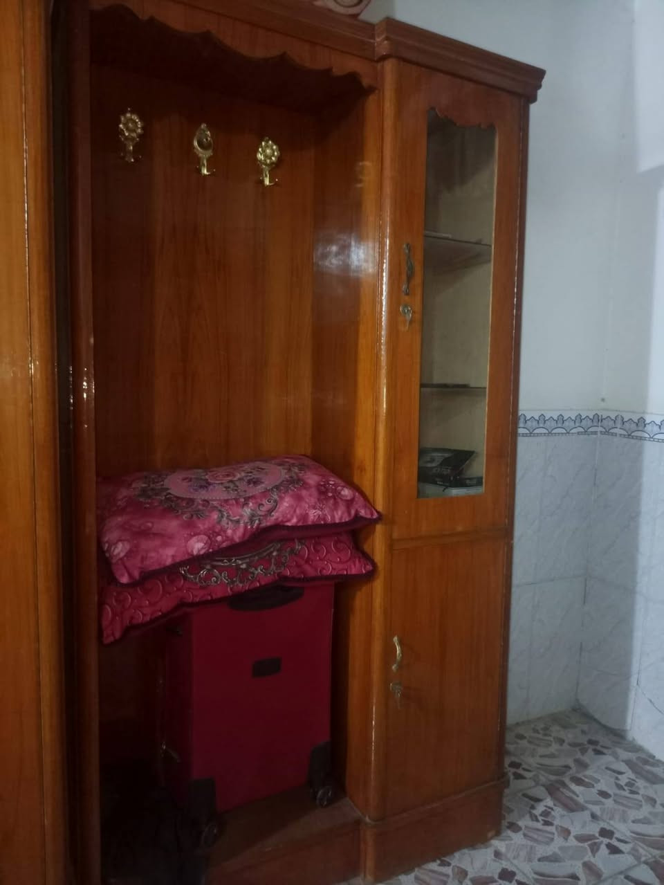 🛏️🔥 للبيع غرفة نوم تسكام
غرفة نوم أنيقة ومرتبة، مناسبة للبيت الجديد أو للتجديد ✨
💰 السعر 800 ألف وبيها مجال 
📞 للاستفسار:
***********
📌 الشراي يتواصل ، والله يرزق الجميع...
